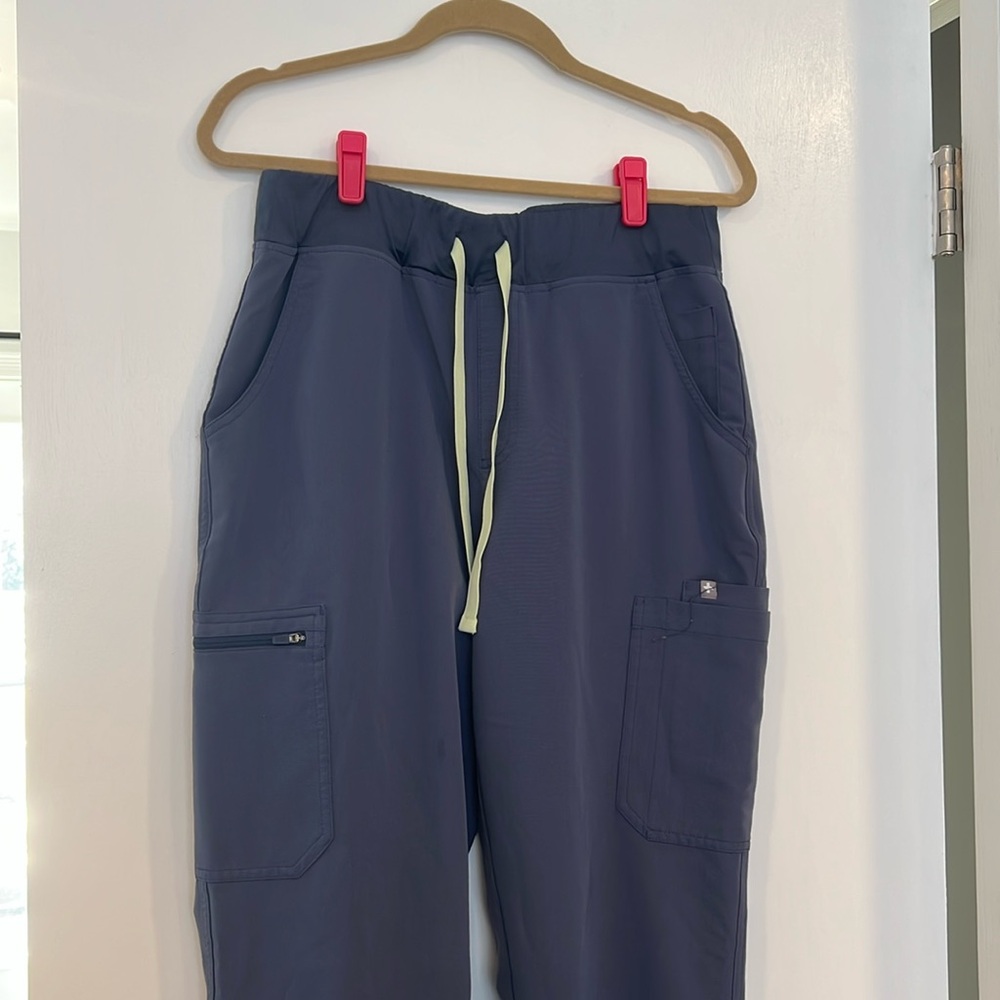 Women’s Figs Yola L scrubs